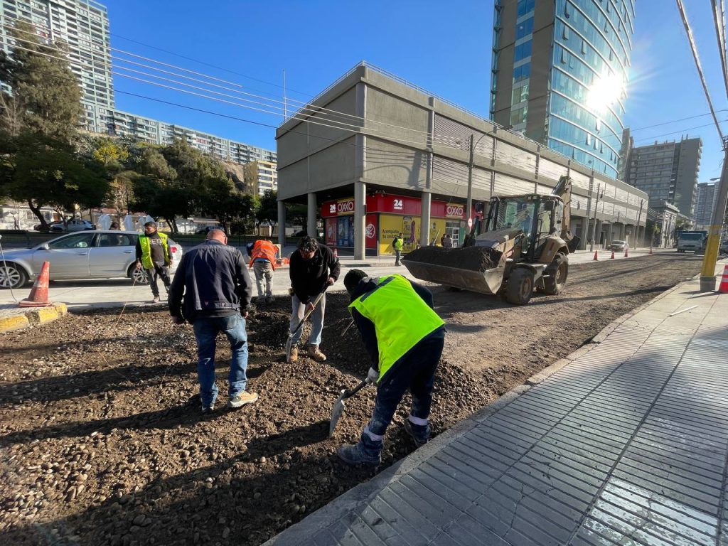 Imagen principal: Municipio de Viña del Mar intensifica plan de bacheos en calles de la ciudad