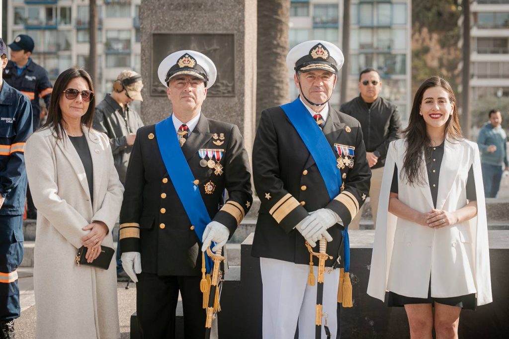 Imagen principal: Alcaldesa  Ripamonti preside tradicional desfile naval en Viña del Mar y destaca trabajo permanente con la Armada de Chile