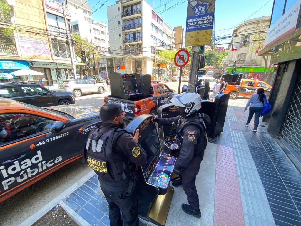 Imagen principal: OPERATIVO DEL MUNICIPIO DE VIÑA DEL MAR Y CARABINEROS LOGRA DESARTICULAR Y CLAUSURAR CASINO CLANDESTINO