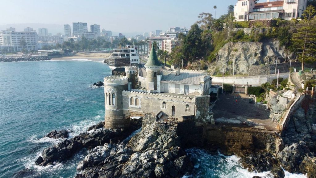 Imagen principal: Recuperación de edificios patrimoniales de Viña del Mar: Castillo Wulff y Palacio Carrasco avanzan en sus consultorías de diseño