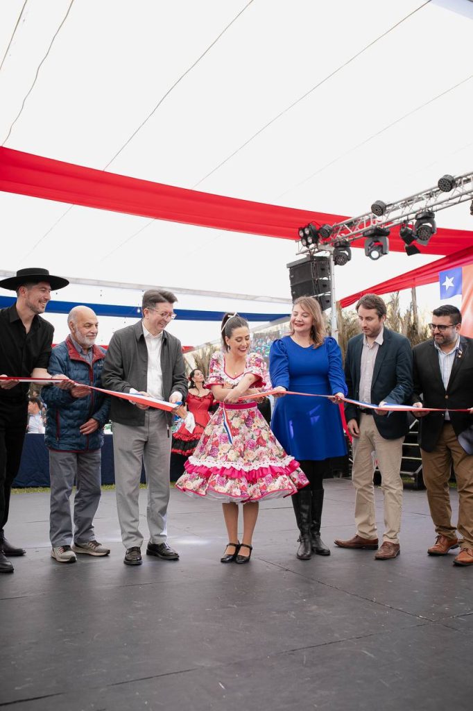 Imagen principal: Alcaldesa Macarena Ripamonti dio inicio a celebraciones de Fiestas Patrias  en Viña del Mar con inauguración de ramadas en el Sporting