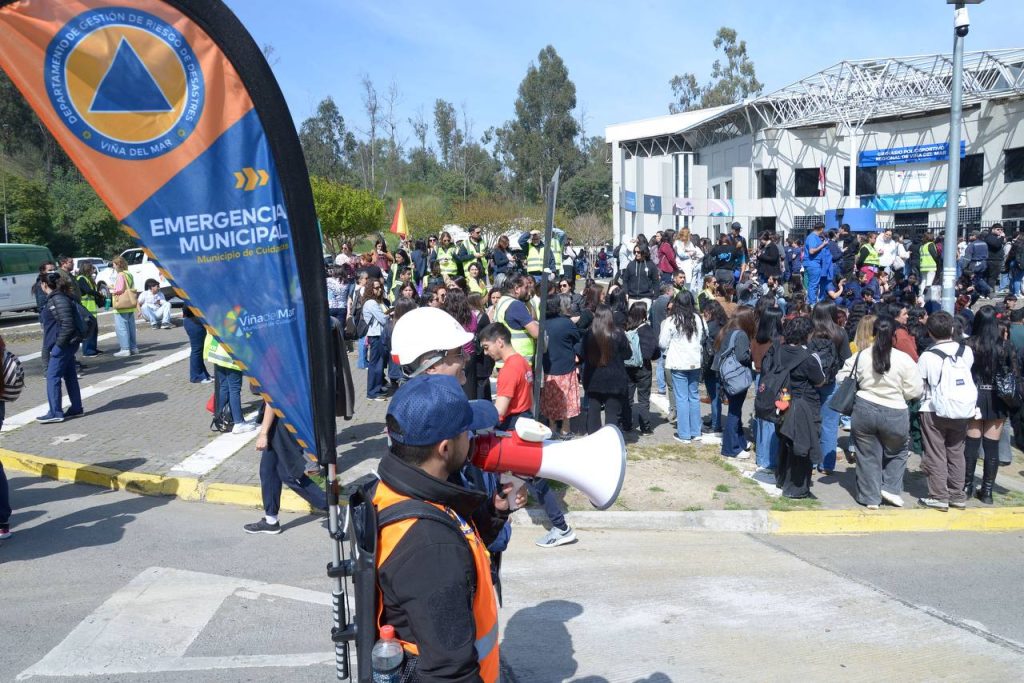Imagen principal: 40 mil personas evacuaron en Viña del Mar durante simulacro de terremoto y tsunami en borde costero