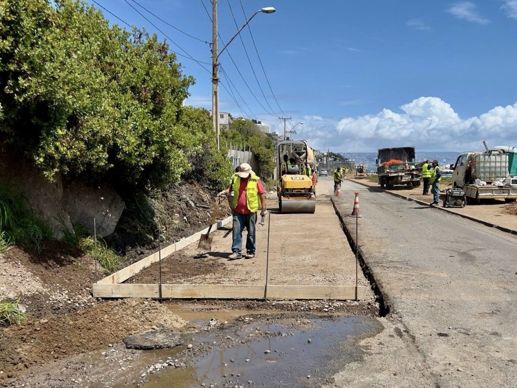 Imagen principal: Viña del Mar  se prepara para el verano con importantes avances del plan de bacheo en el borde costero 