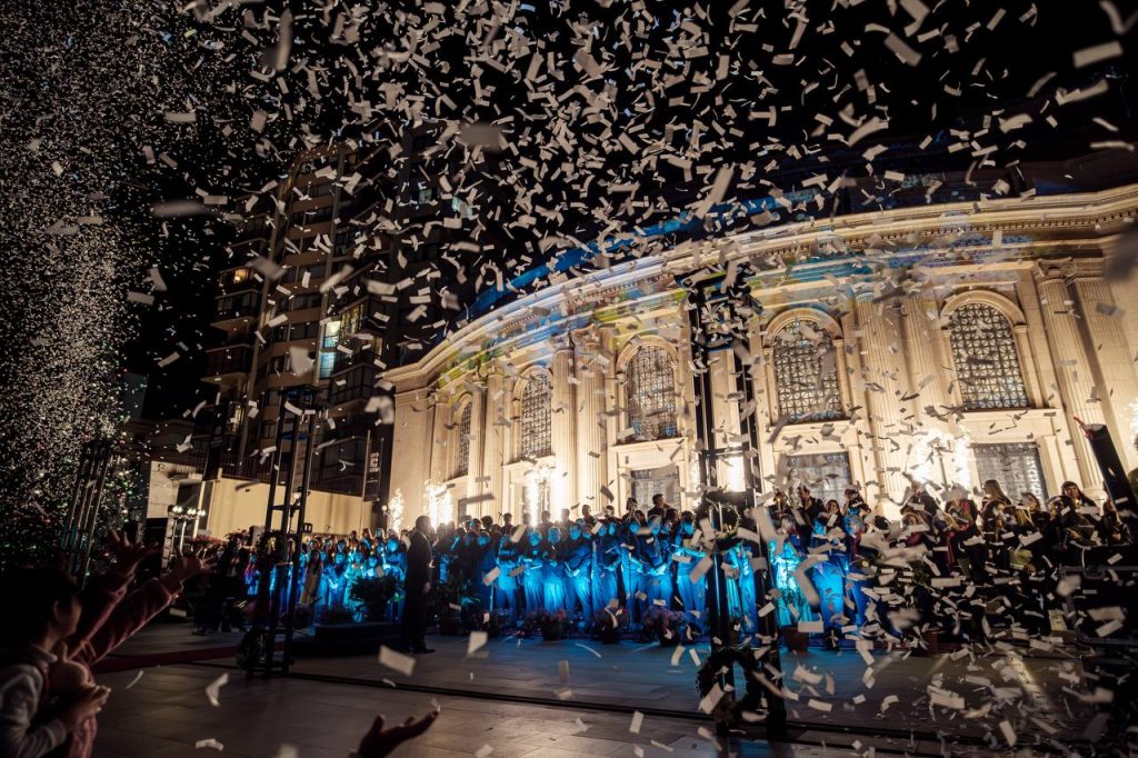 Imagen principal: Miles de personas asistieron a imponente  espectáculo de Navidad en el Teatro Municipal de Viña del Mar