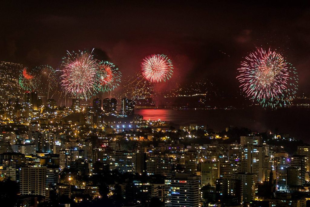 Imagen principal: Viña del Mar tendrá la prueba del show de Año Nuevo en el Mar con ensayo de fuegos artificiales desde Playa del Deporte
