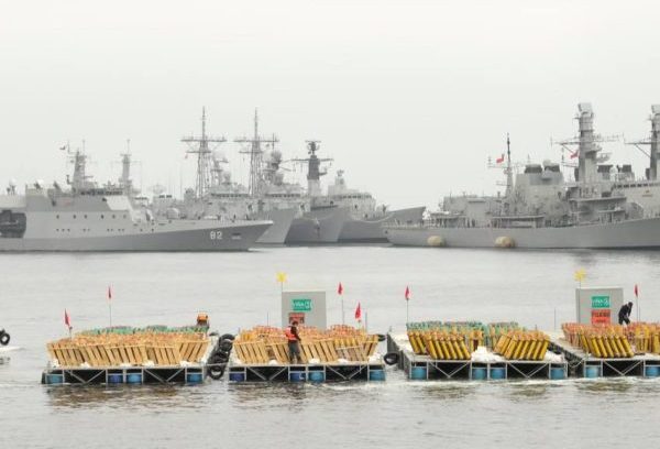 Imagen de la noticia Alcaldesas de Viña y Valparaíso y la Armada inspeccionan montaje de balsas de show de Año Nuevo