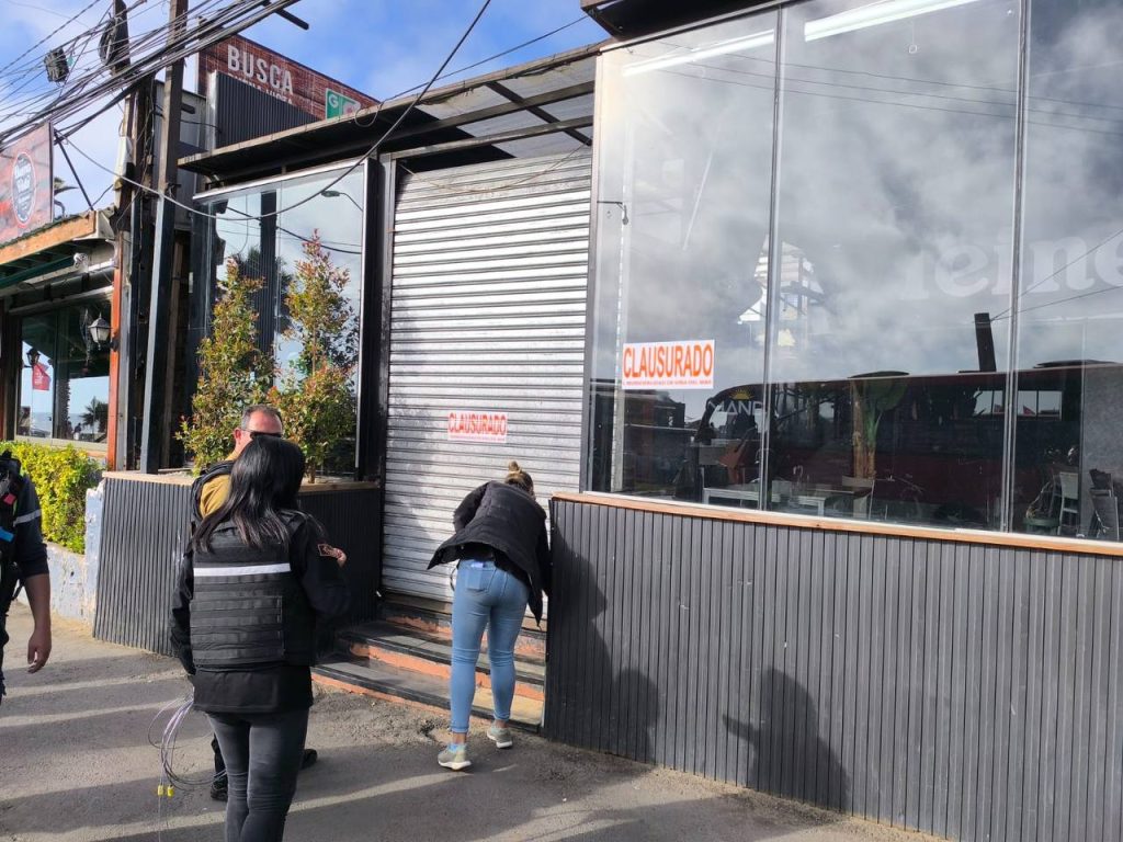 Imagen principal: Clausuran restaurante que operaba como discoteca  con patente falsificada