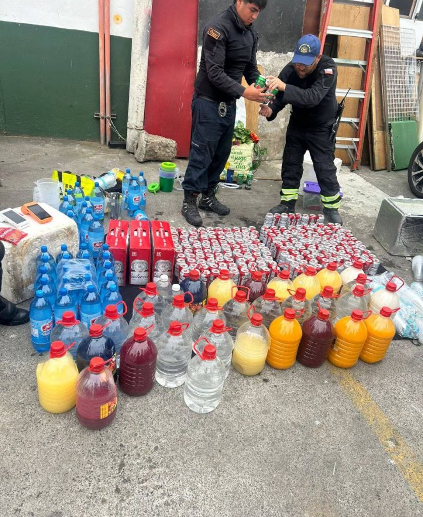 Imagen principal: Seguridad Pública del Municipio de Viña del Mar junto a Carabineros decomisó gran cantidad de alcohol listo para vender este Año Nuevo