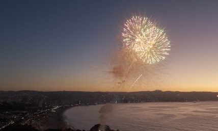 Imagen de la noticia Ante miles de personas Viña del Mar realizó espectacular ensayo de Año Nuevo en el Mar para recibir el 2026