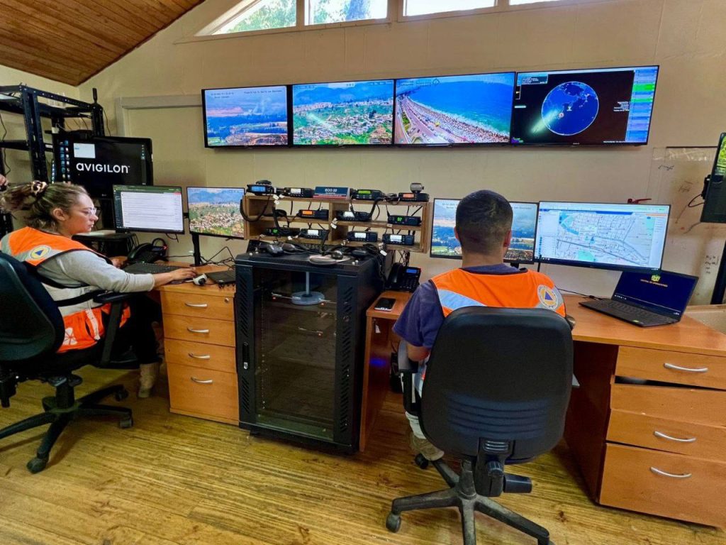 Imagen principal: Municipio de Viña del Mar instala cámaras y sensores para detección ultra temprana de incendios forestales en zonas críticas