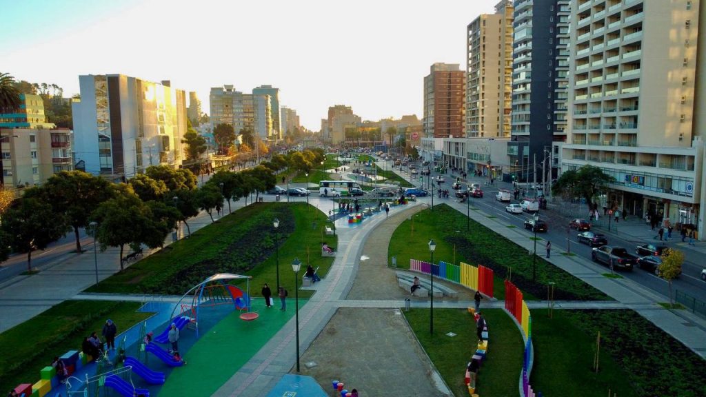 Imagen principal: Viña del Mar es premiada por el BID por recuperación del espacio público con plazas en par Viana–Álvarez   