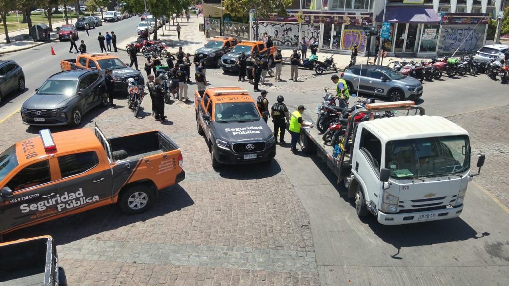 Imagen principal: Grúa municipal retira 24 motos de circulación: transitaban sin documentos