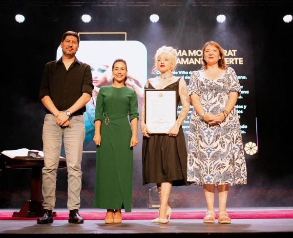 Imagen de la noticia Alcaldesa Macarena Ripamonti declara Hija Ilustre de Viña del Mar a Mon Laferte