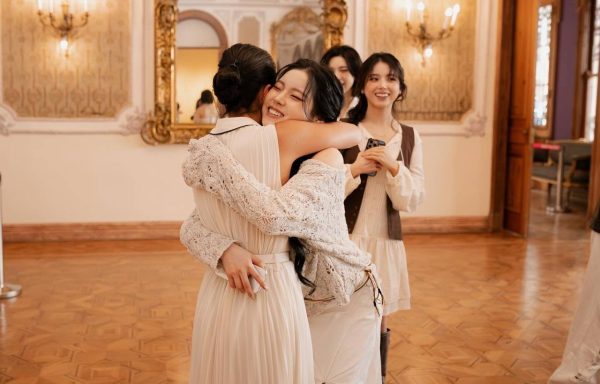 Imagen de la noticia Integrantes de NMIXX conocieron parte de la historia de Viña en el Palacio Vergara, tras invitación de alcaldesa Ripamonti