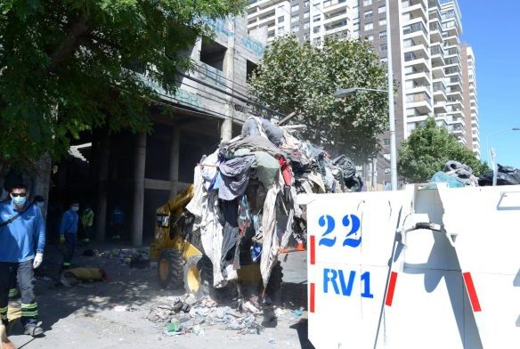 Imagen de la noticia MUNICIPIO DE VIÑA DEL MAR DESPEJA PROPIEDAD ABANDONADA QUE ERA FOCO DE INCIVILIDADES Y BOTADERO DE BASURA