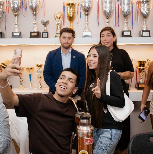 Imagen de la noticia Jurado del Festival de la Canción compartió con vecinos de Miraflores en actividad social