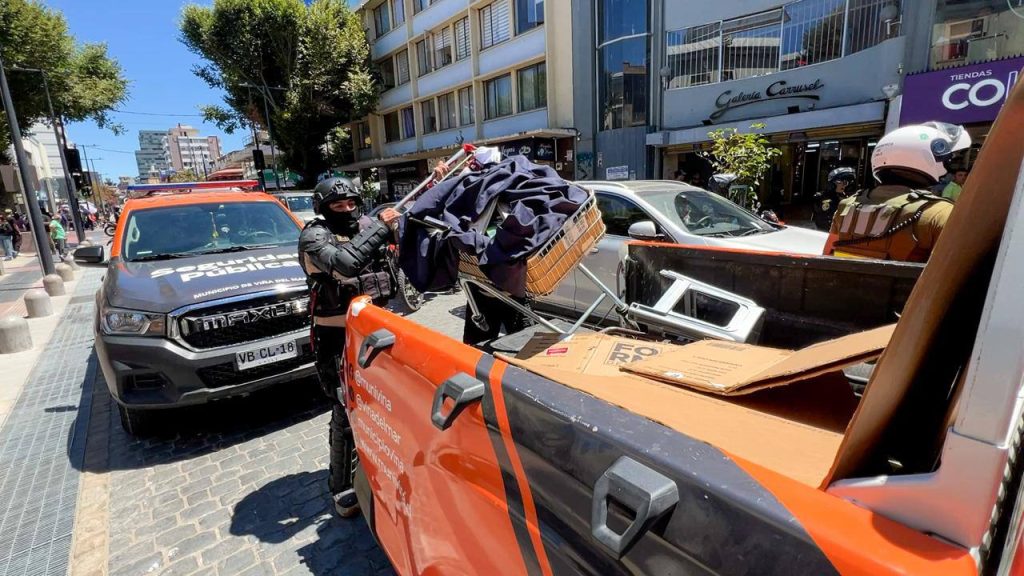 Imagen principal: MUNICIPIO DE VIÑA DEL MAR HA CURSADO UN CENTENAR DE INFRACCIONES POR COMPRAS Y TRANSACCIONES EN  EL COMERCIO ILEGAL