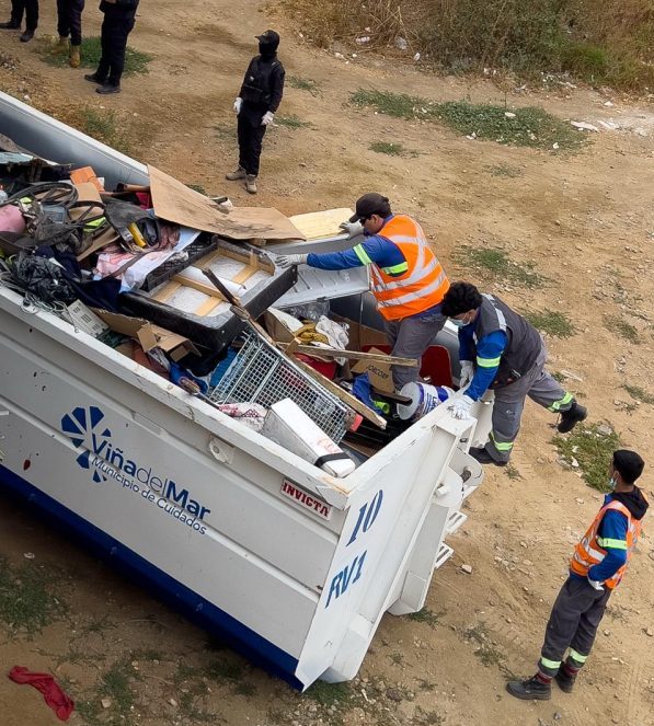 Imagen de la noticia Más de 81 toneladas de residuos ha retirado el Municipio de Viña del Mar desde estero y otros sectores de la ciudad durante el verano