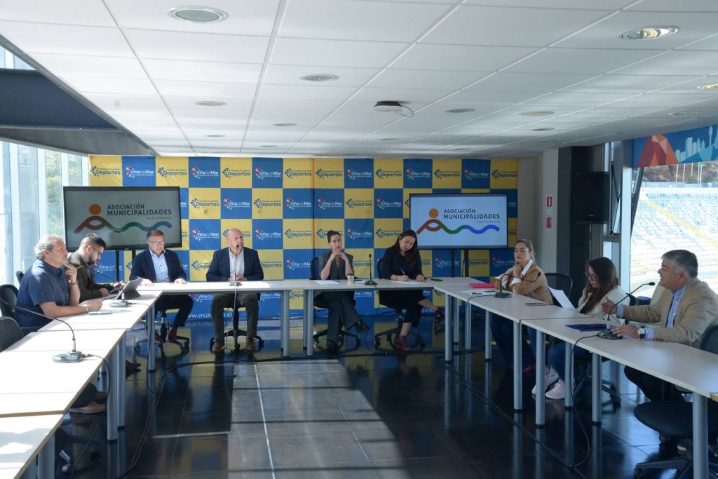 Imagen principal: Alcaldes de la región solicitan reunión con el Ministro del Interior para abordar medidas por alza de precios en combustibles