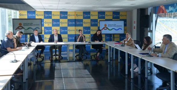 Imagen de noticia: Alcaldes de la región solicitan reunión con el Ministro del Interior para abordar medidas por alza de precios en combustibles