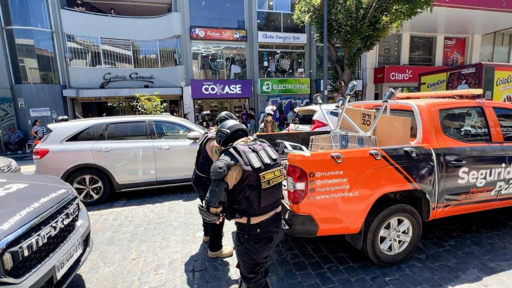 Imagen principal: INTENSA LABOR DE SEGURIDAD PÚBLICA MUNICIPAL LOGRÓ 440 DETENCIONES, 324 OPERATIVOS CONTRA EL COMERCIO ILEGAL Y 36.346 ESPECIES DECOMISADAS ESTE VERANO