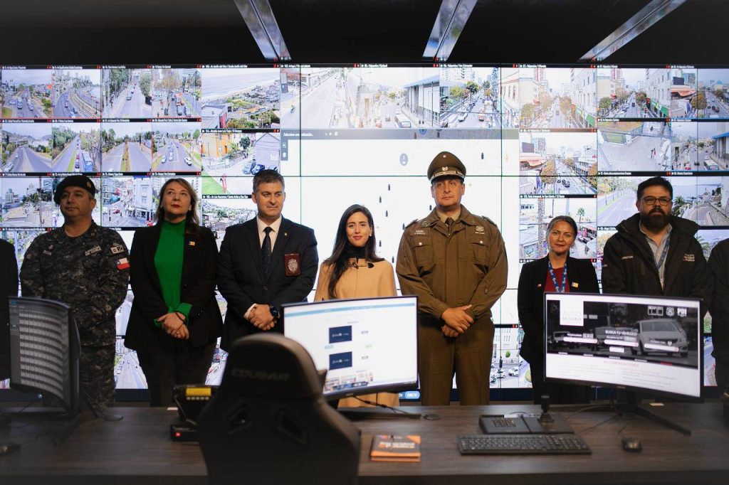 Imagen principal: Viña del Mar tiene nuevo sistema de televigilancia y moderna central de monitoreo para combatir la delincuencia en la ciudad