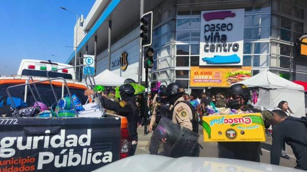 Imagen de la noticia Operativo de fiscalización municipal permite retirar pescados en dudoso estado y productos falsificados del comercio ilegal de Viña del Mar