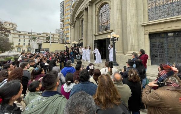 Imagen de la noticia Alta convocatoria en jornada abierta en cementerio Santa Inés y recorridos en palacios y sitios patrimoniales en Día del Patrimonio