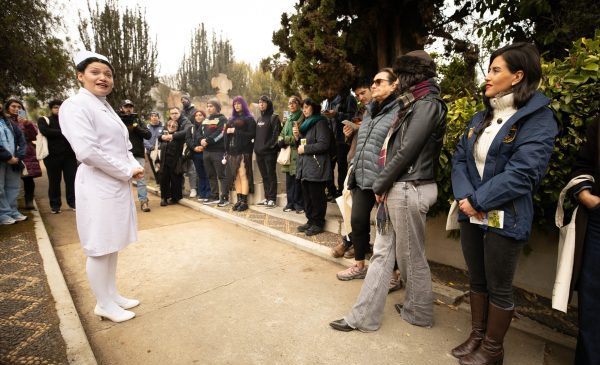Imagen de noticia: Alta convocatoria en jornada abierta en cementerio Santa Inés y recorridos en palacios y sitios patrimoniales en Día del Patrimonio