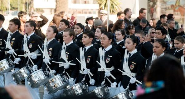 Imagen de la noticia    Estudiantes de Viña del Mar rindieron homenaje a las Glorias Navales 