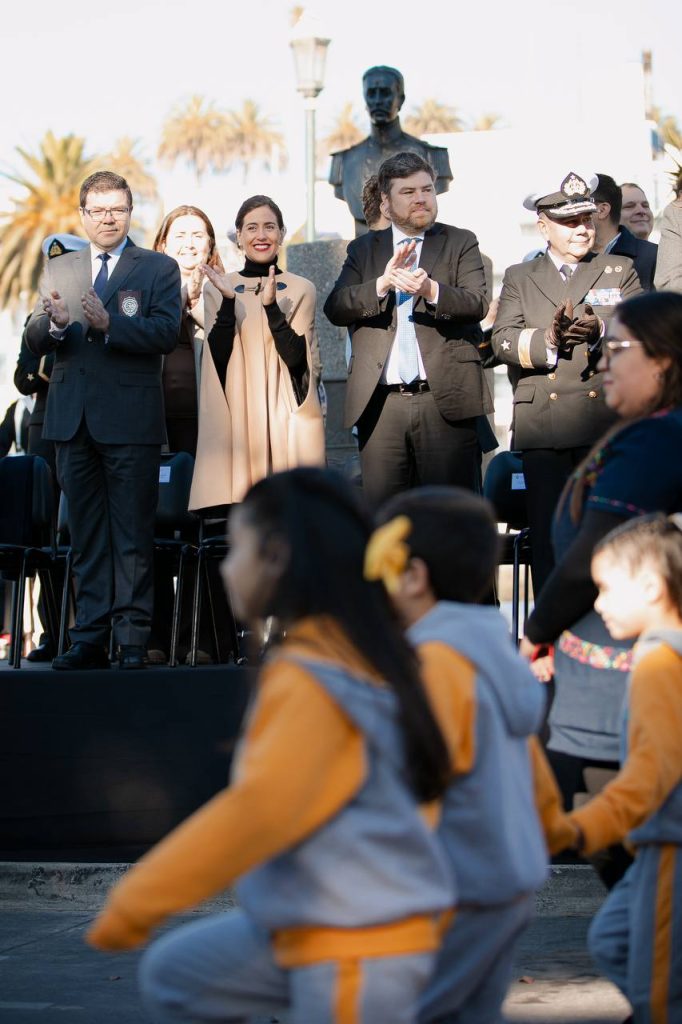 Imagen principal:    Estudiantes de Viña del Mar rindieron homenaje a las Glorias Navales 