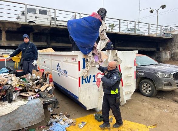 Imagen de la noticia Municipio de Viña del Mar refuerza limpieza y retiro de rucos en Estero Marga Marga: 33 toneladas de residuos retirados solo durante mayo