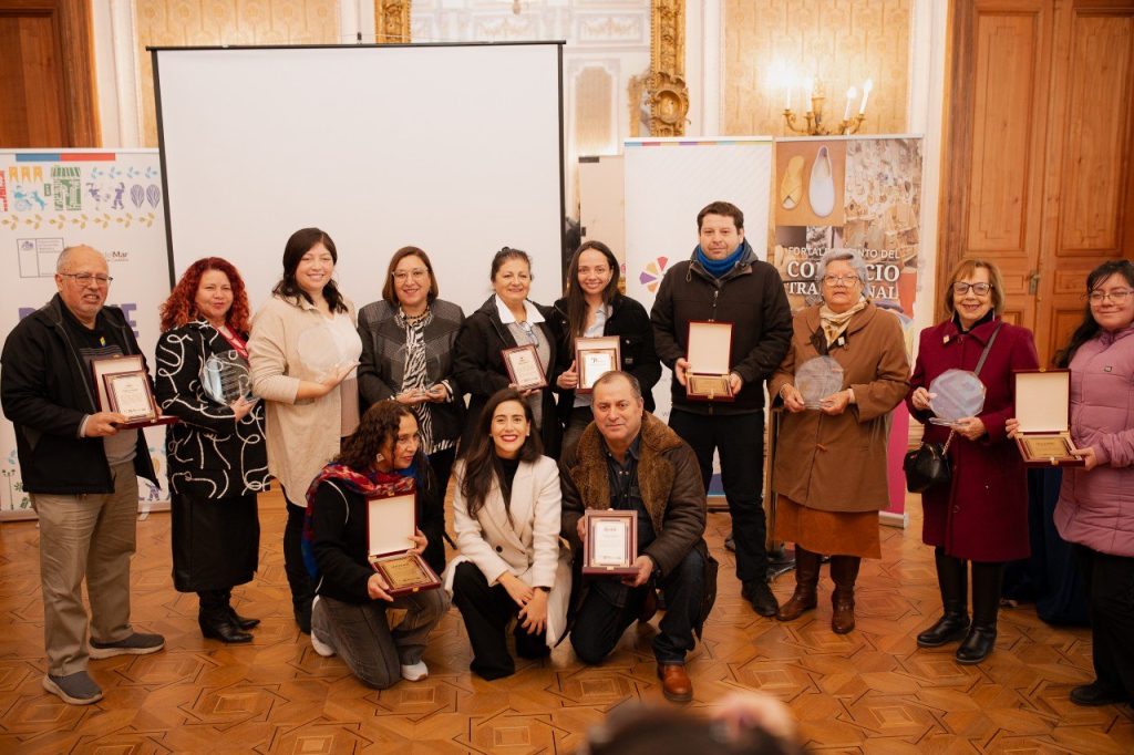 Imagen principal: 11 locales del comercio tradicional de Viña del Mar fueron premiados y capacitados