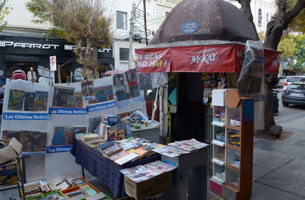 Imagen principal: Municipio de Viña del mar repondrá 16 kioskos y anaqueles y capacitará a los suplementeros  en desarrollo turístico