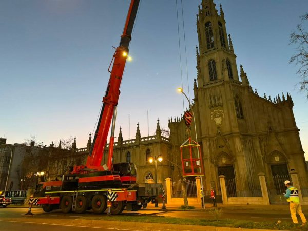 Imagen de la noticia Equipos municipales  lideraron exitoso retiro de cruz de iglesia Los Carmelitas en Viña del Mar