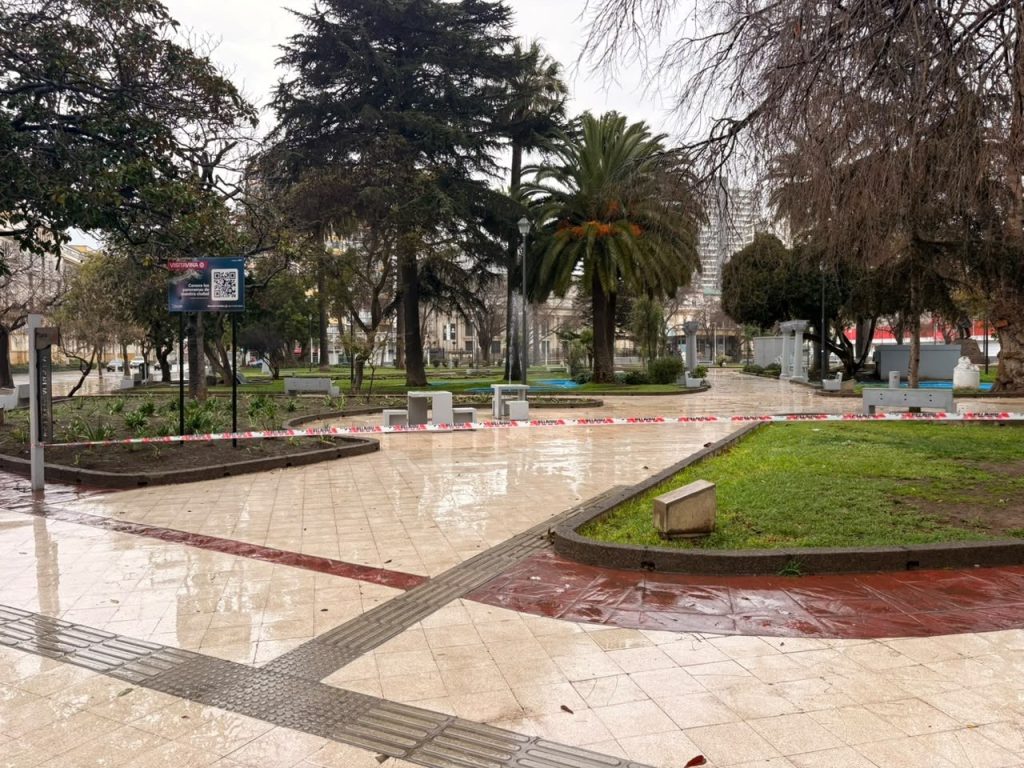 Imagen principal: Municipio de Viña del Mar cierra accesos a plazas y al parque Quinta Vergara durante dure la emergencia