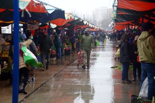 Imagen de la noticia Municipio de Viña del Mar rebaja el pago de permisos a emprendedores de ferias y Mercado Municipal por frente climático