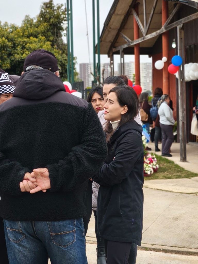 Imagen principal: Alcaldesa Ripamonti acompañó a familiares en velorio y funeral de víctimas de atropello de Feria Caupolicán