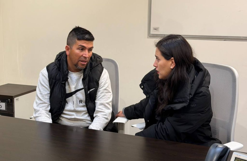Imagen principal: Alcaldesa Macarena Ripamonti se reunió con padre de mellizos accidentados en atropello de Gómez Carreño