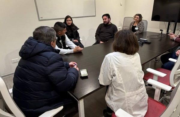 Imagen de la noticia Alcaldesa Macarena Ripamonti se reunió con padre de mellizos accidentados en atropello de Gómez Carreño