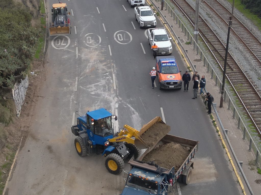 Imagen principal: Nuevas medidas se definieron en el Cogrid comunal para prevenir accidentes y abrir prontamente pista para locomoción colectiva en Av. España
