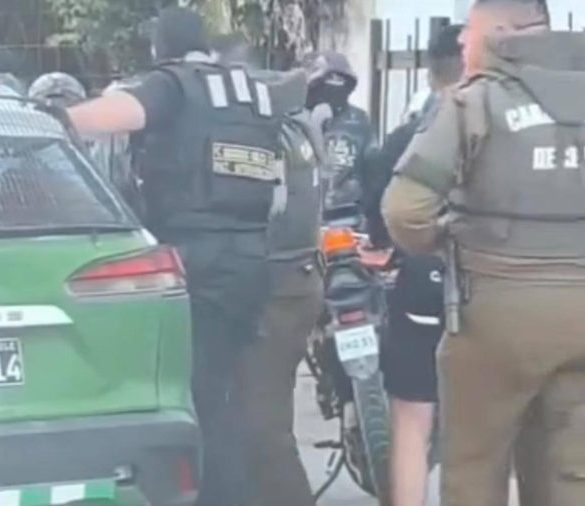 Imagen de la noticia Eficaz acción de Seguridad Pública de Viña del Mar permite detener a dos motochorros extranjeros que portaban un arma de fuego