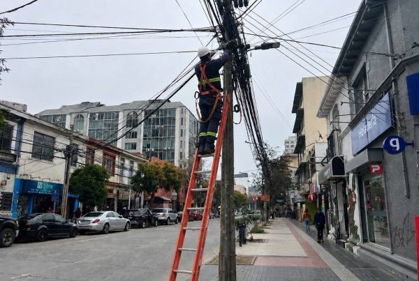 Imagen de la noticia Cerca de 13 mil metros de cables en desuso se han retirado desde diversos sectores de Viña del Mar tras impulso de nueva Ordenanza Municipal