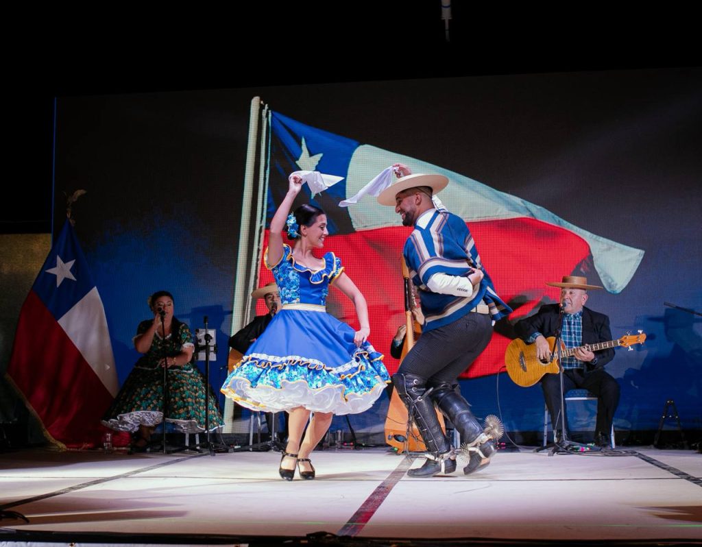 Imagen principal: Alcaldesa Macarena Ripamonti brindó el primer pie de cueca para dar la bienvenida a las Fiestas Patrias en Viña del Mar