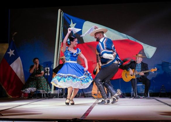 Imagen de noticia: Alcaldesa Macarena Ripamonti brindó el primer pie de cueca para dar la bienvenida a las Fiestas Patrias en Viña del Mar
