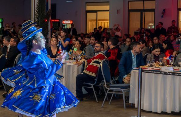 Imagen de la noticia Alcaldesa Macarena Ripamonti brindó el primer pie de cueca para dar la bienvenida a las Fiestas Patrias en Viña del Mar
