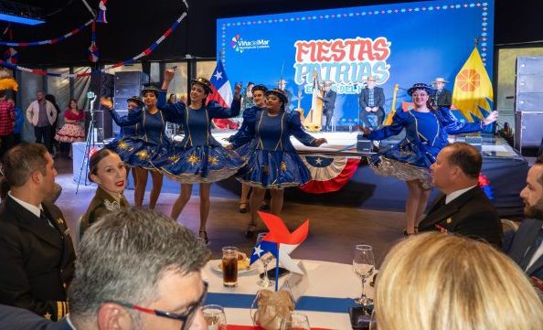Imagen de la noticia Alcaldesa Macarena Ripamonti brindó el primer pie de cueca para dar la bienvenida a las Fiestas Patrias en Viña del Mar