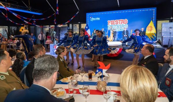 Imagen de la noticia Alcaldesa Macarena Ripamonti brindó el primer pie de cueca para dar la bienvenida a las Fiestas Patrias en Viña del Mar