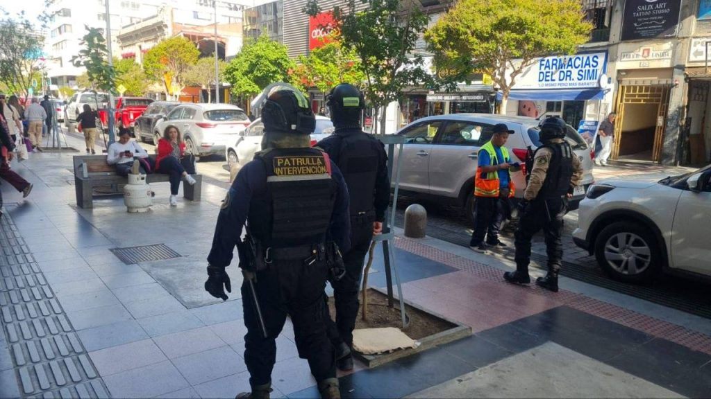 Imagen principal: Con  aero patrullaje de drone y plan de copamiento, municipio de Viña del Mar recupera gran parte de calle Valparaíso y aleja al comercio ambulante