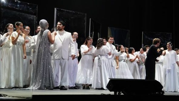 Imagen de noticia: Presentación de ópera “La Traviata” marcó un nuevo hito para el Teatro Municipal de Viña del Mar